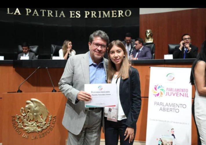 Abordar tribuna en senado, hizo recibir reconocomiento a joven de Apatzingán