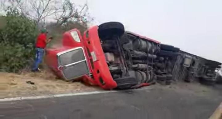 Vuelca tráiler