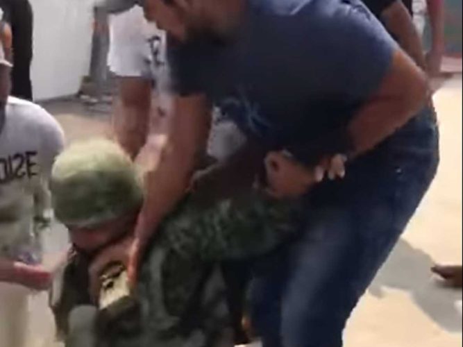 Otra vez: Intentan retener a un elemento del ejército en La Huacana