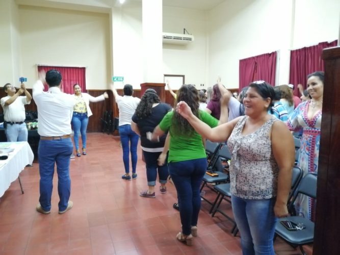 Imparten plática "Eres lo que comes"