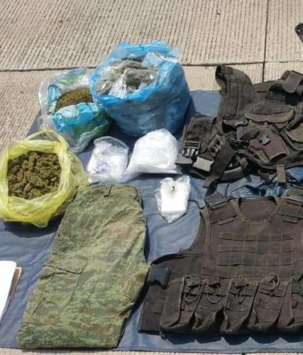 Sedena detiene a tres con arma y droga