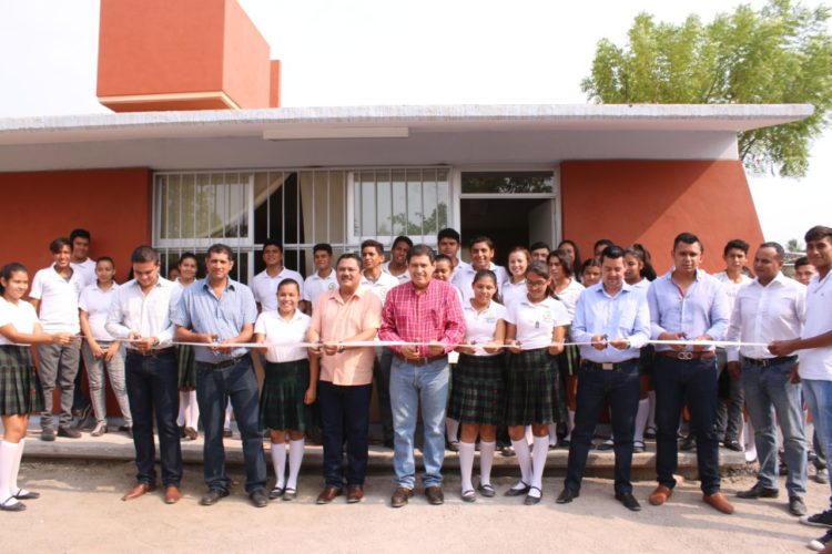 Arreola Ortega inaugura obras en Tvbachillerato de El Letrero
