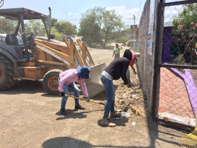 Raymundo Arreola inicia trabajos de limpieza en el panteón municipal