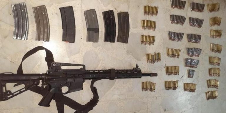 Aseguran armas y cartuchos en Parácuaro