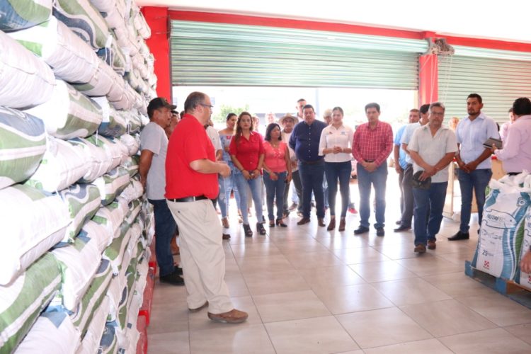 Alcalde celebra apertura de Nutripec, en Múgica