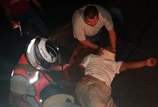 Motociclista lesionado al derrapar y caer
