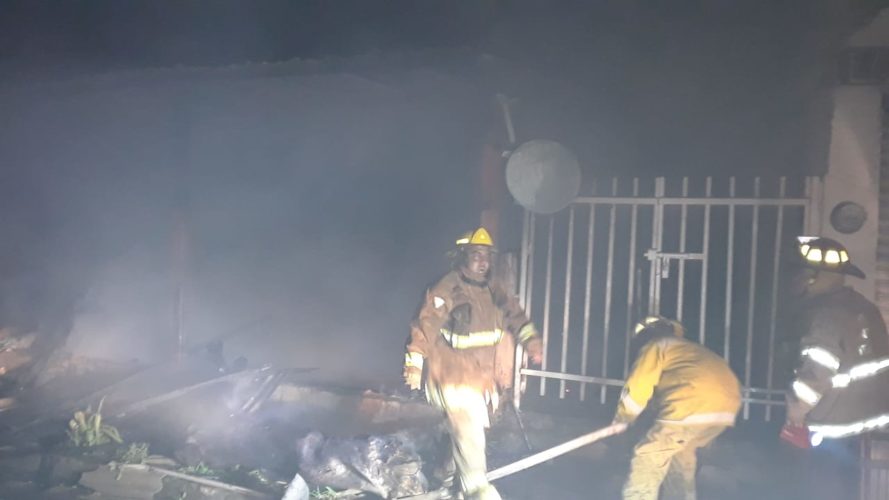 Se quema vivienda en Apatzingán