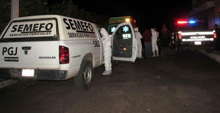 Asesinan a un hombre y lo dejan abandonado abajo de un puente