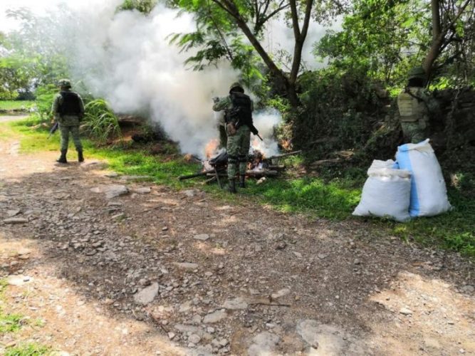Militares incineran 100 kilos de marihuana, en Turicato