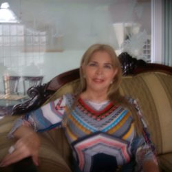 Esposa del dirigente del PAN en Apatzingán, se apunta para el relevo