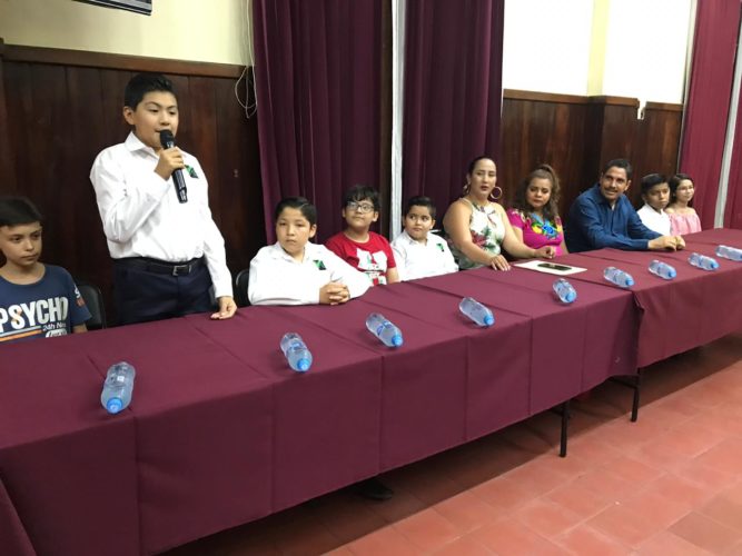 Reconocen a participantes del Parlamento Infantil