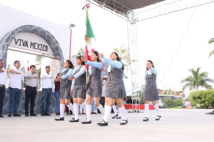 Múgica, único municipio que celebra la independencia de México