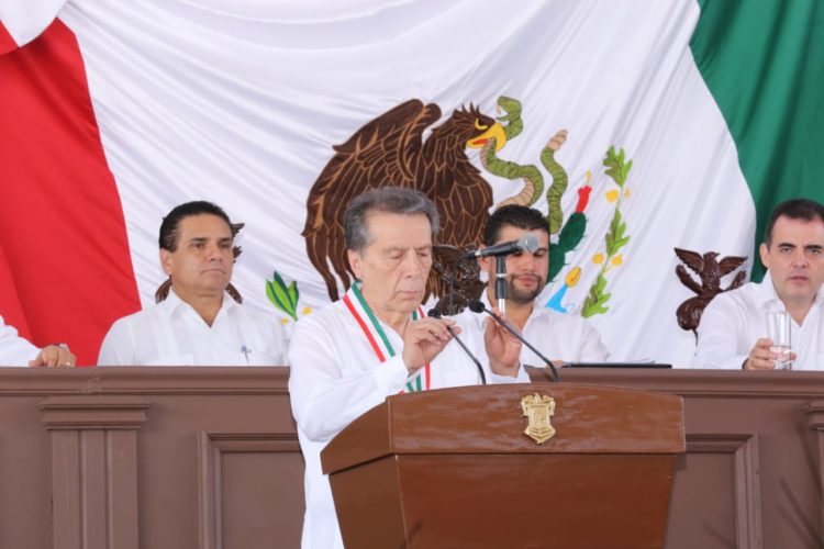 Magistrado recibe medalla "Constitución de Apatzingán"