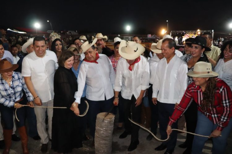 Apatzingán es más grande que sus problemas: JLC