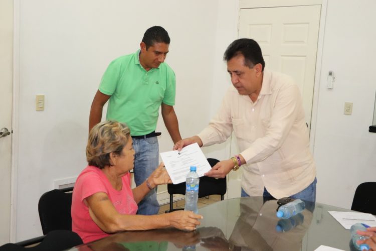 Entrega JLCL créditos a empresarias en pequeño