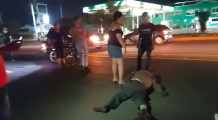 Hombre es atropellado muere rumbo al hospital regional
