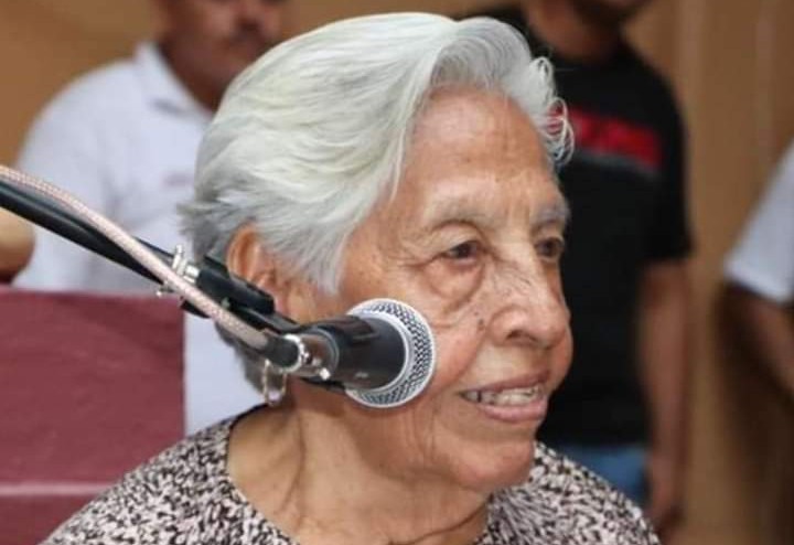 Muere maestra atropellada por microbús