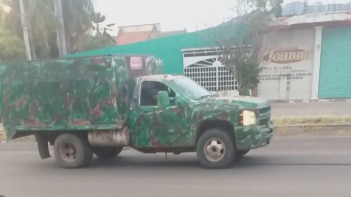 Aseguran vehículos blindados y armamento, tras enfrentamientos en Aguililla