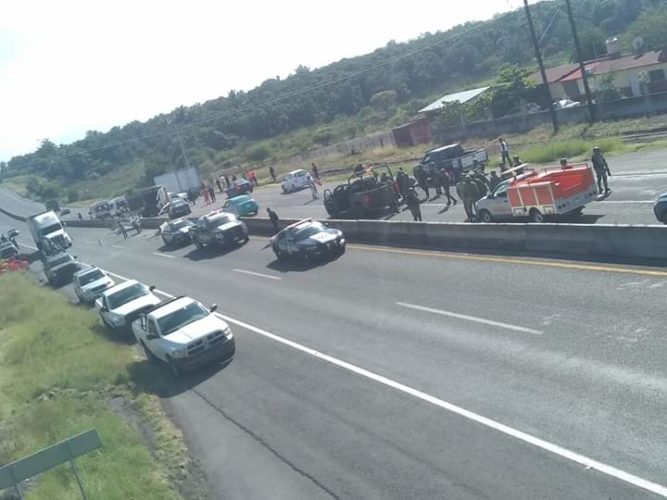 Accidente de tránsito deja dos militares y un civil heridos