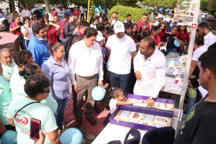 Raymundo Arreola encabezó en Nueva Italia marcha contra la diabetes