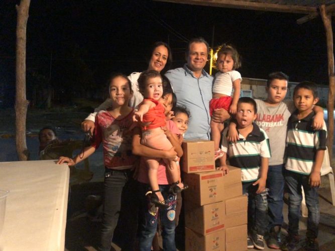 Antonio Navarrete reconoce entrega de despensas; explica que es programa estatal, "yo solamente apoyo"