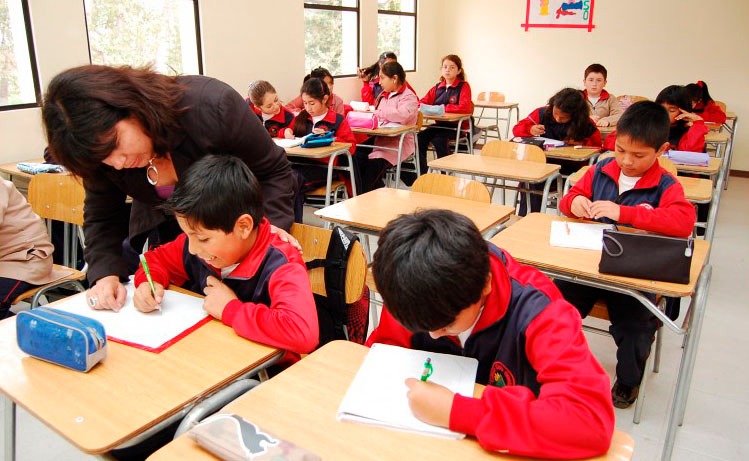 Prohibido el cobro de cuotas en escuelas públicas; pide SEE denunciar