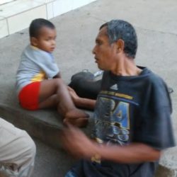 Vendedor de elotes y su nieto, víctimas de un borracho