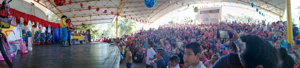 Ofrecen autoridades festival de Día de Reyes a niños de escasos recursos