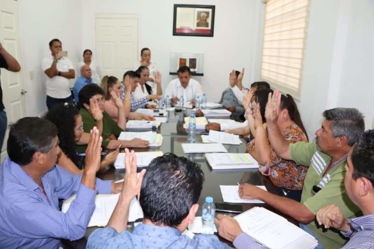 "Los michoacanos pueden tener los hijos que quieran", considera el cabildo apatzinguense, en sesión