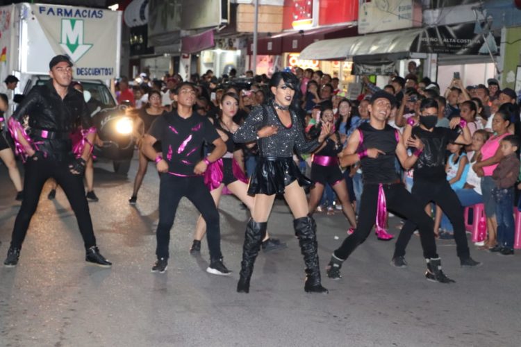 Apatzingán se pinta de colores con el Carnaval 2020
