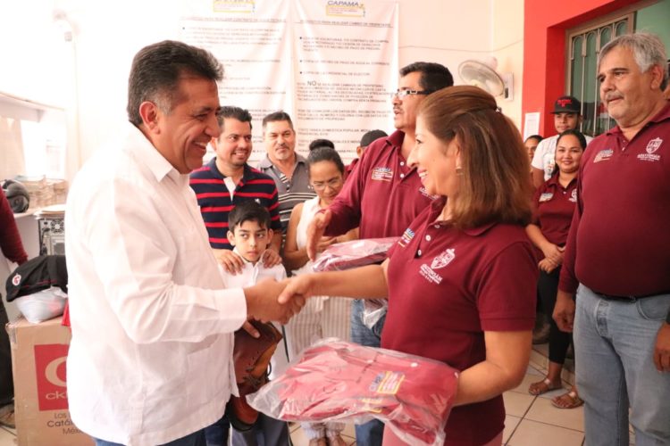Municipio dota de uniformes al Sutcapama