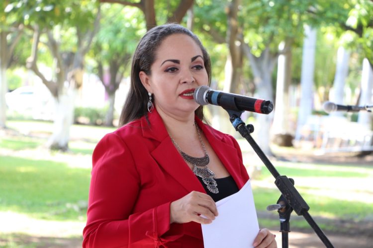 Conmemoran Día Internacional de la Mujer; entregan presea "Amalia Sólórzano"