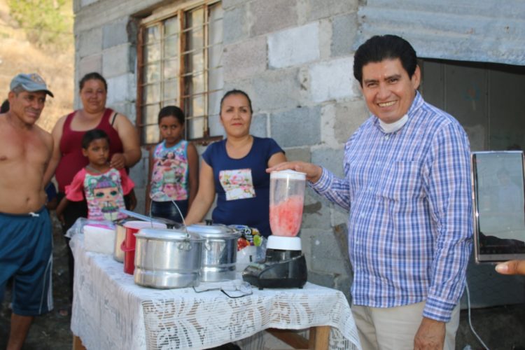 Entregan red de  eléctricidad en la colonia Libertad
