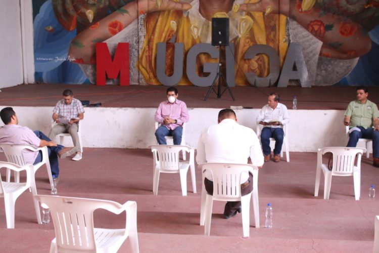 Raymundo Arreola encabeza reunión de acuerdos para comercializar mango