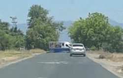 Balacera entre civiles armados; bloqueos