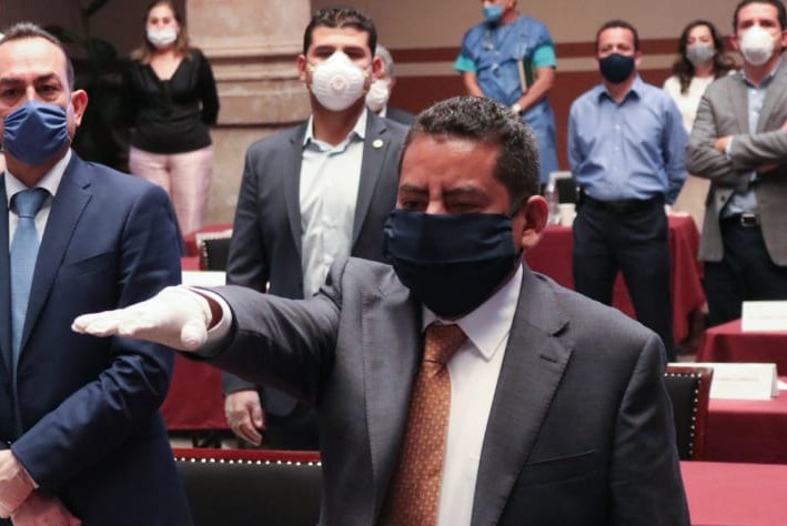 Custodio Virrueta rinde protesta como diputado