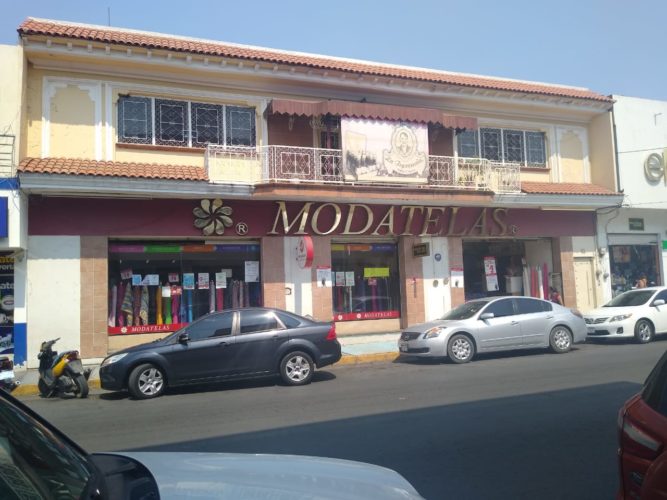 "Modatelas" dona 300 cubrebocas a PC, pero incrementa 140% el precio del producto al público