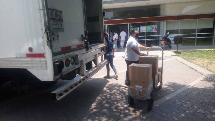 Arriba material médico anti-CV-19 al Issste de Apatzingán