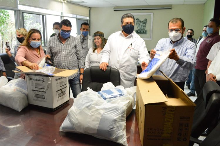 ENTREGAN INSUMOS A PERSONAL MÉDICO Y SANITARIO EN EL IMSS ZAMORA
