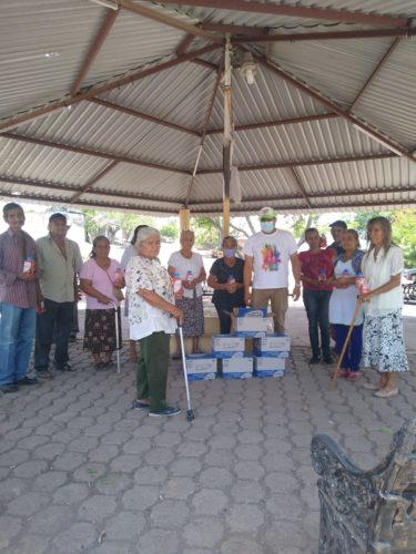 San Antonio la Labor recibe electrolitos de "Jóvenes por Apatzingán"