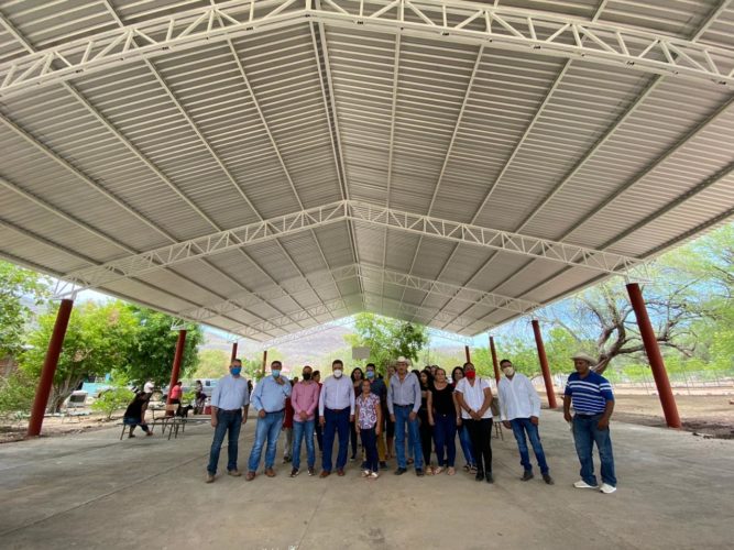 El alcalde inaugura una techumbre en Tv-Sec de Guanajuatillo
