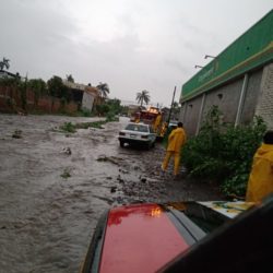 Lluvia inunda varias colonias; pronostican una más para esta tarde/noche