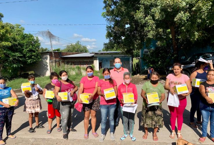 Luis Acosta fortalece labor social en entre habitantes de Apatzingán