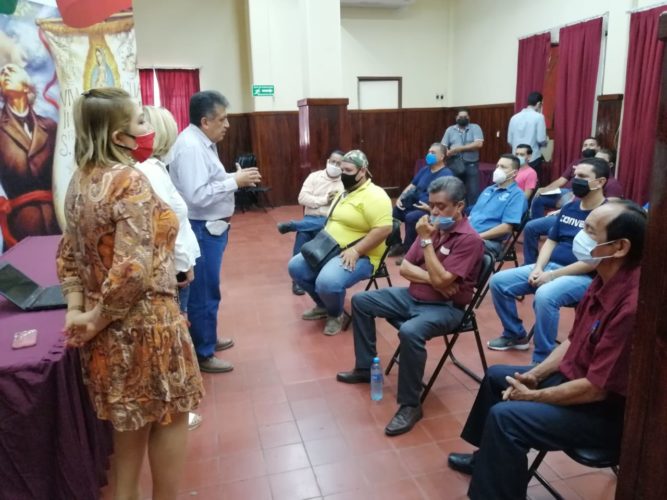 Imparten conferencia “Deconstruyendo el mandato de masculinidad”