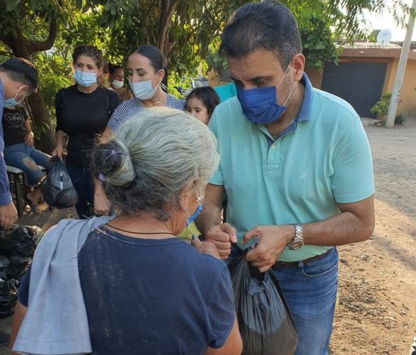 Cumple ”Juntos Somos Mejor" nuevo recorrido de apoyo, en Apatzingán