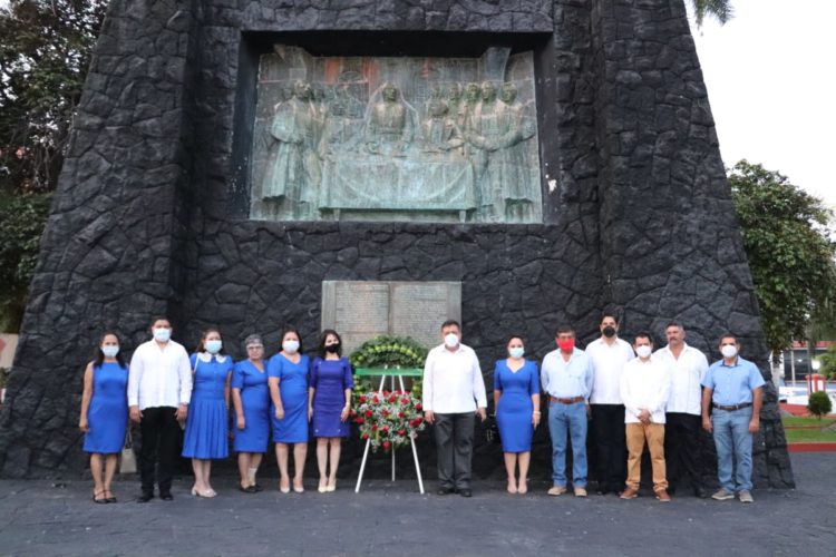 Con guardia de honor conmemoran 206 Aniversario de la Constitución
