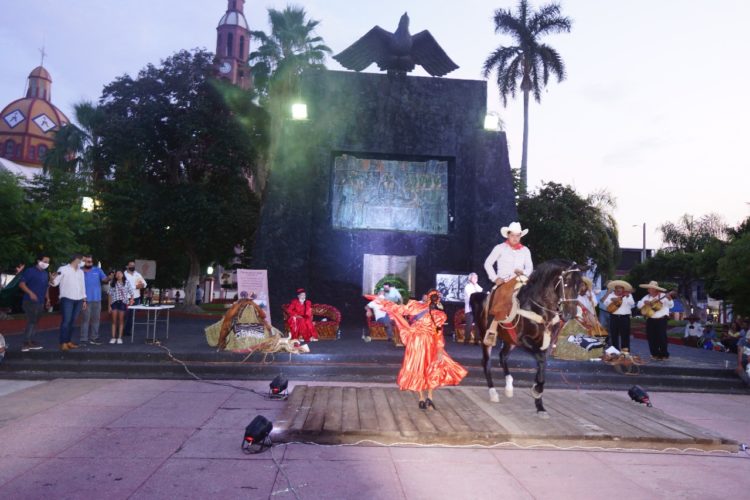Celebra Ángel Custodio reencuentro de migrantes apatzinguenses por aniversario de la Constitución