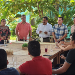 Ángel Custodio atiende gestiones de ciudadanos