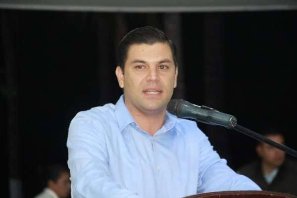 Privan de la vida a ex alcalde de Apatzingán, César Chávez Garibay