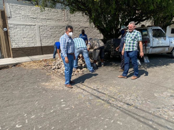 Avante rehabilitación de calles en Apatzingán